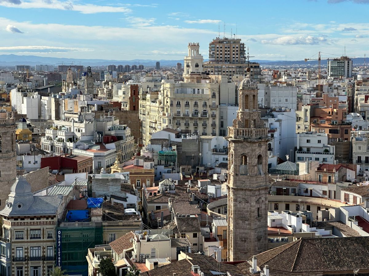 Residencia familiar en Valencia: requisitos clave